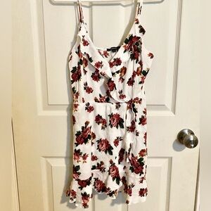 ❤️3/$25 Sale!❤️ Ambiance white floral dress. Size medium